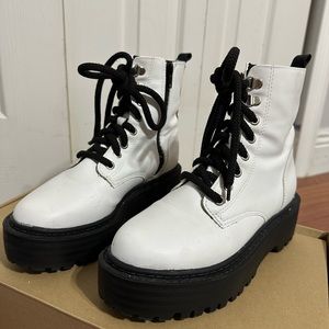 WHITE BOOTS